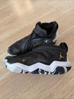 Jordan - (GS) Air Jordan Why Not Zer0.6 'Black Gold' size 4.5y DO7190-071